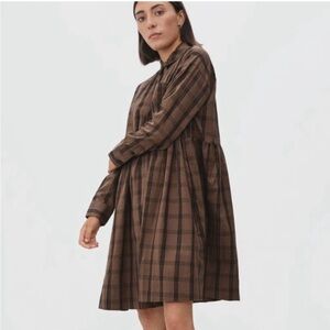 Everlane empire waist brown plaid dress. Above the knee, oversized fall staple